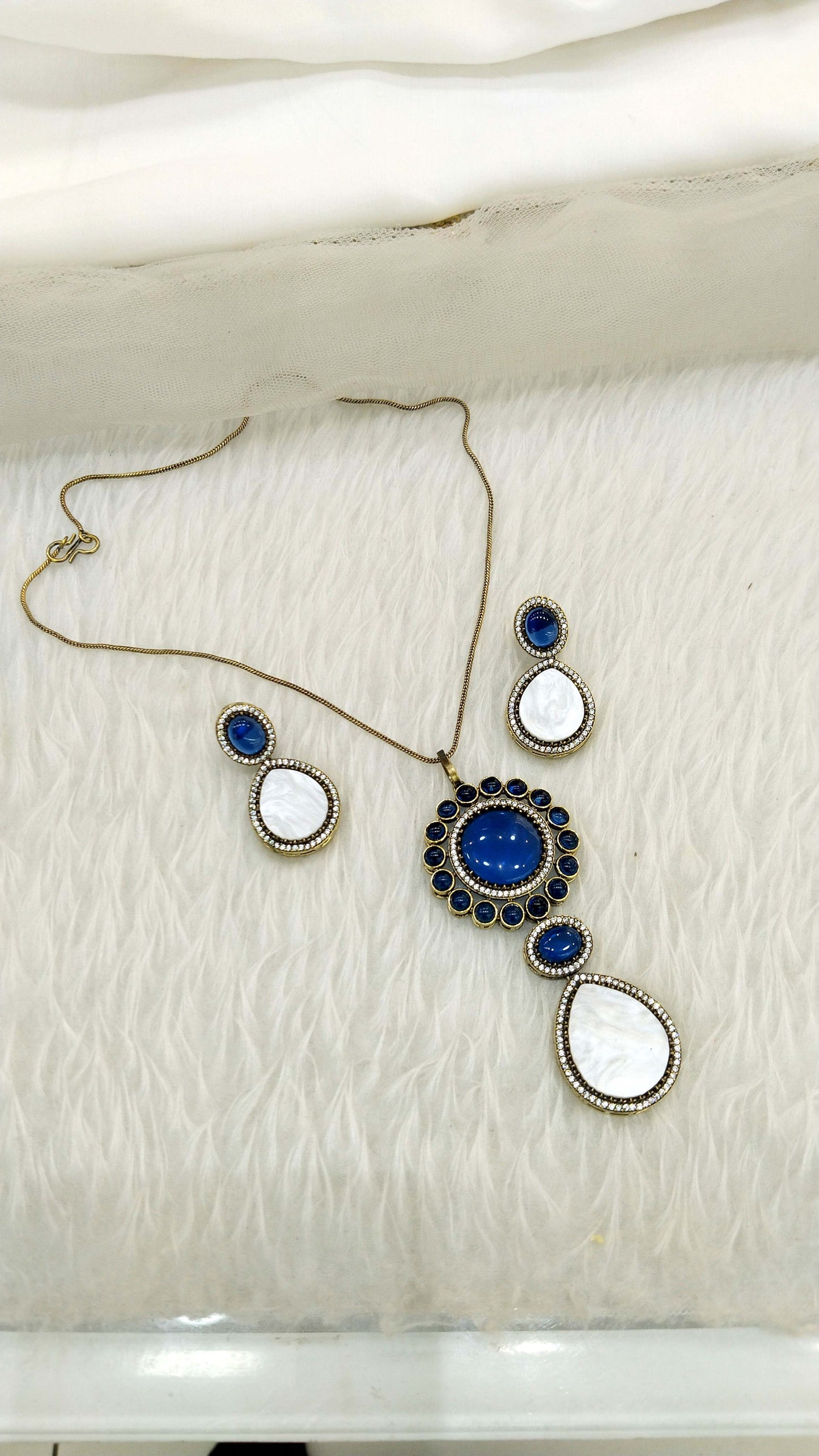 Blue Pendant Necklace Moisanite Doublet Kundan Jewellery/ Indo Western Saira Jewellery