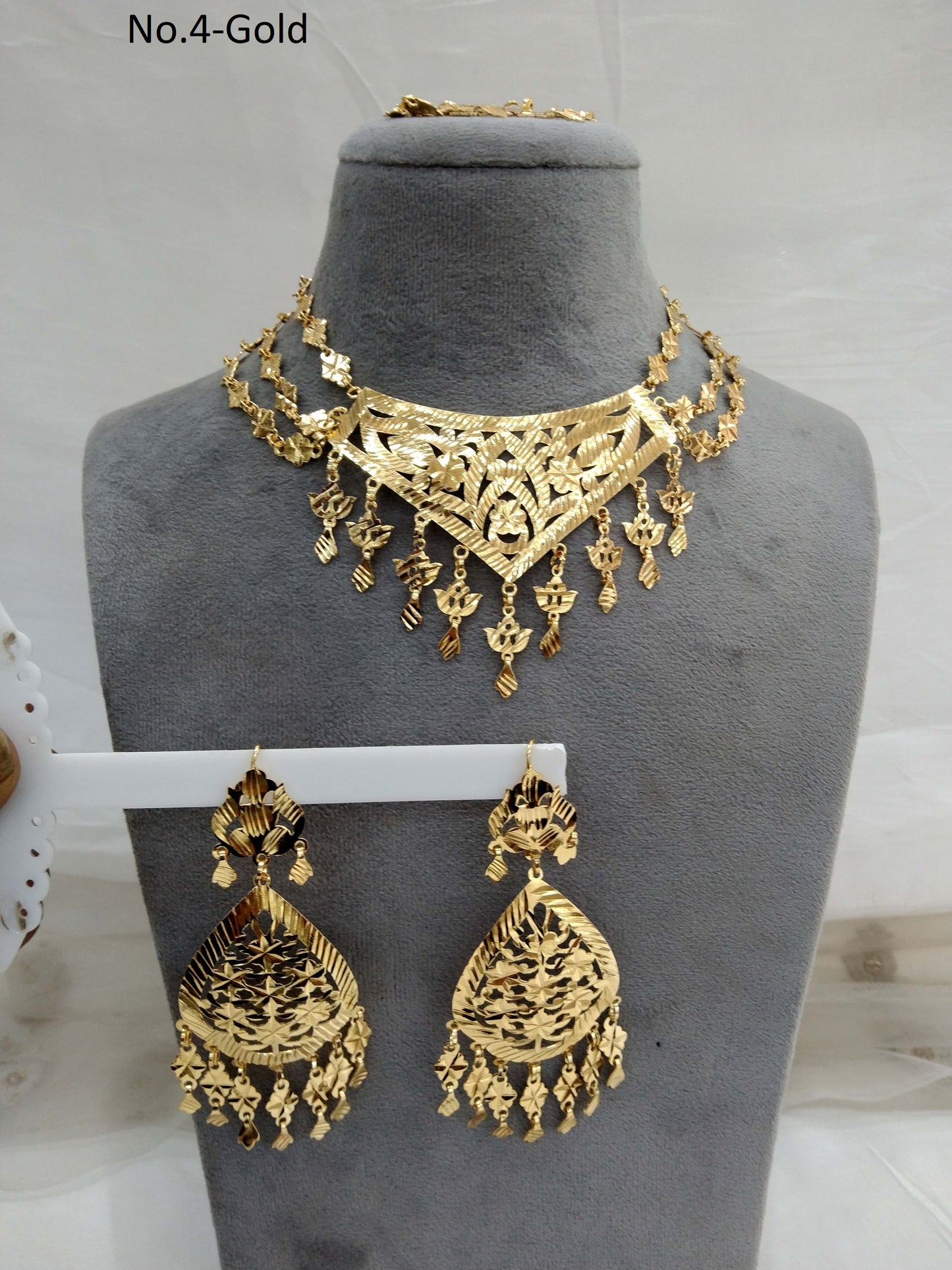 Indian Jewellery/Bridal Gold jadau choker pippal patti Set