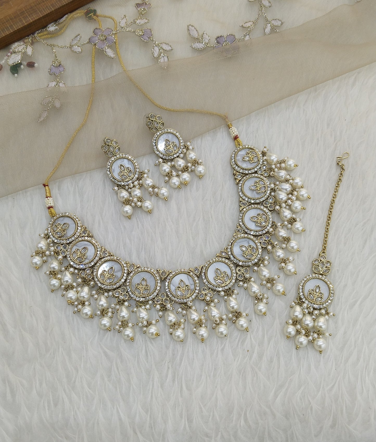 Indian  Jewellery Antique White necklace Tikka Set/ Daisy