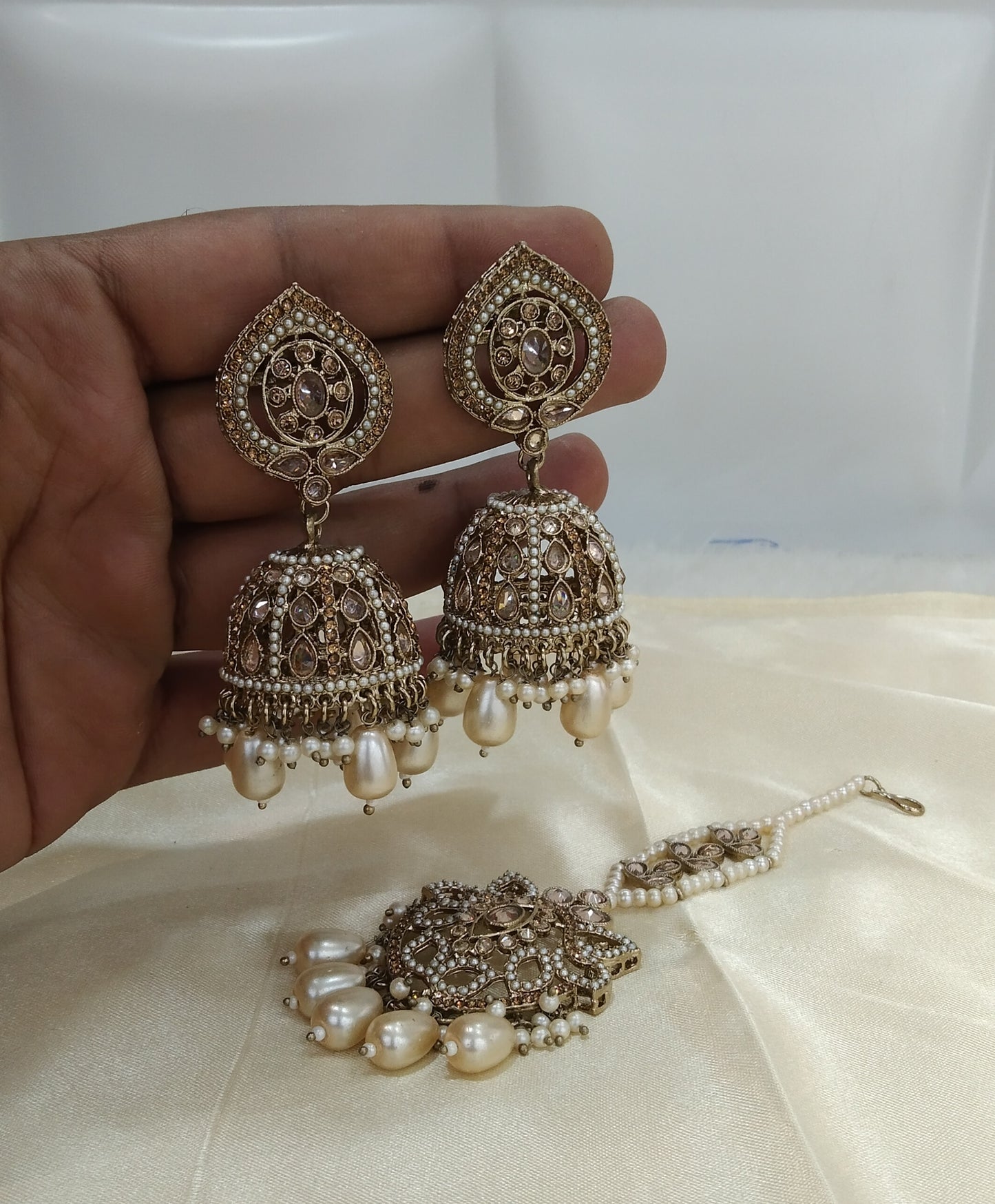 Jhumka Earrings/ Indian Antique Gold Jewellery Jhumka earrings tikka