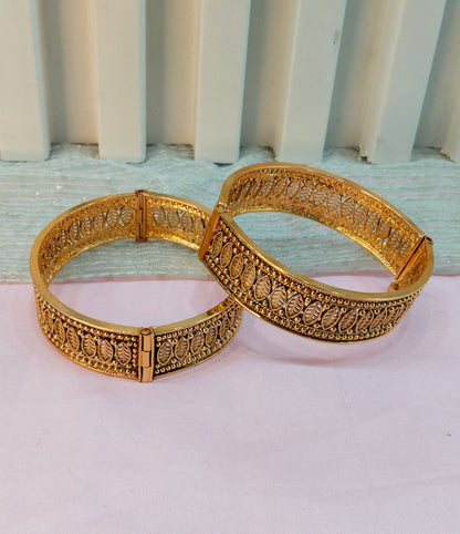 2.6 Size Indian bangles jewelry /Traditional bollywood jewelry/ Screw Gold bangles