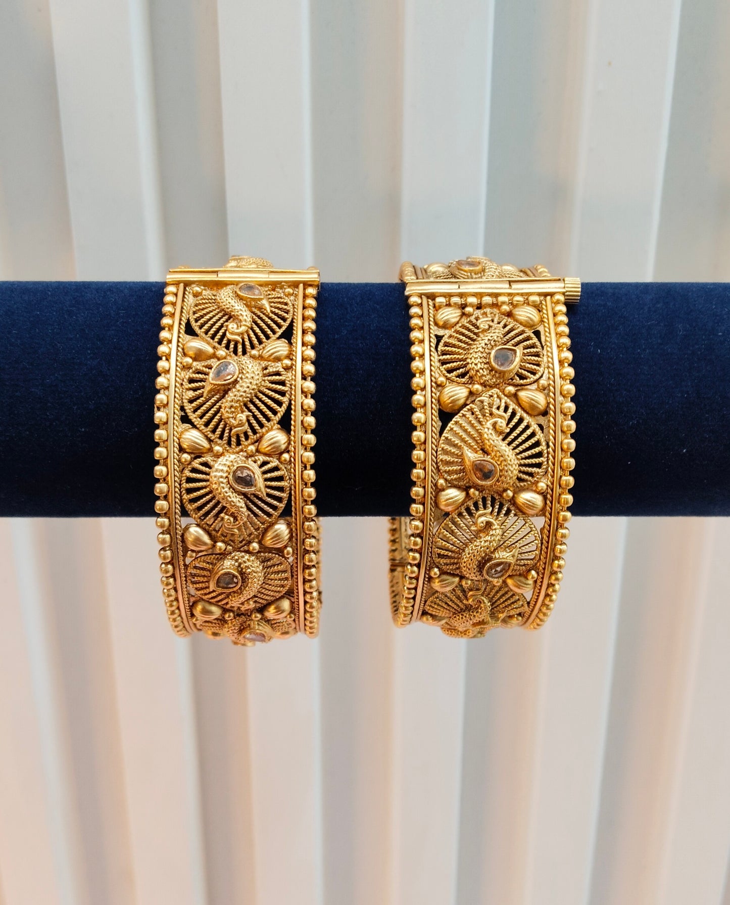 2.6 Size Indian bangles jewelry /Traditional bollywood jewelry/Screw Gold bangles