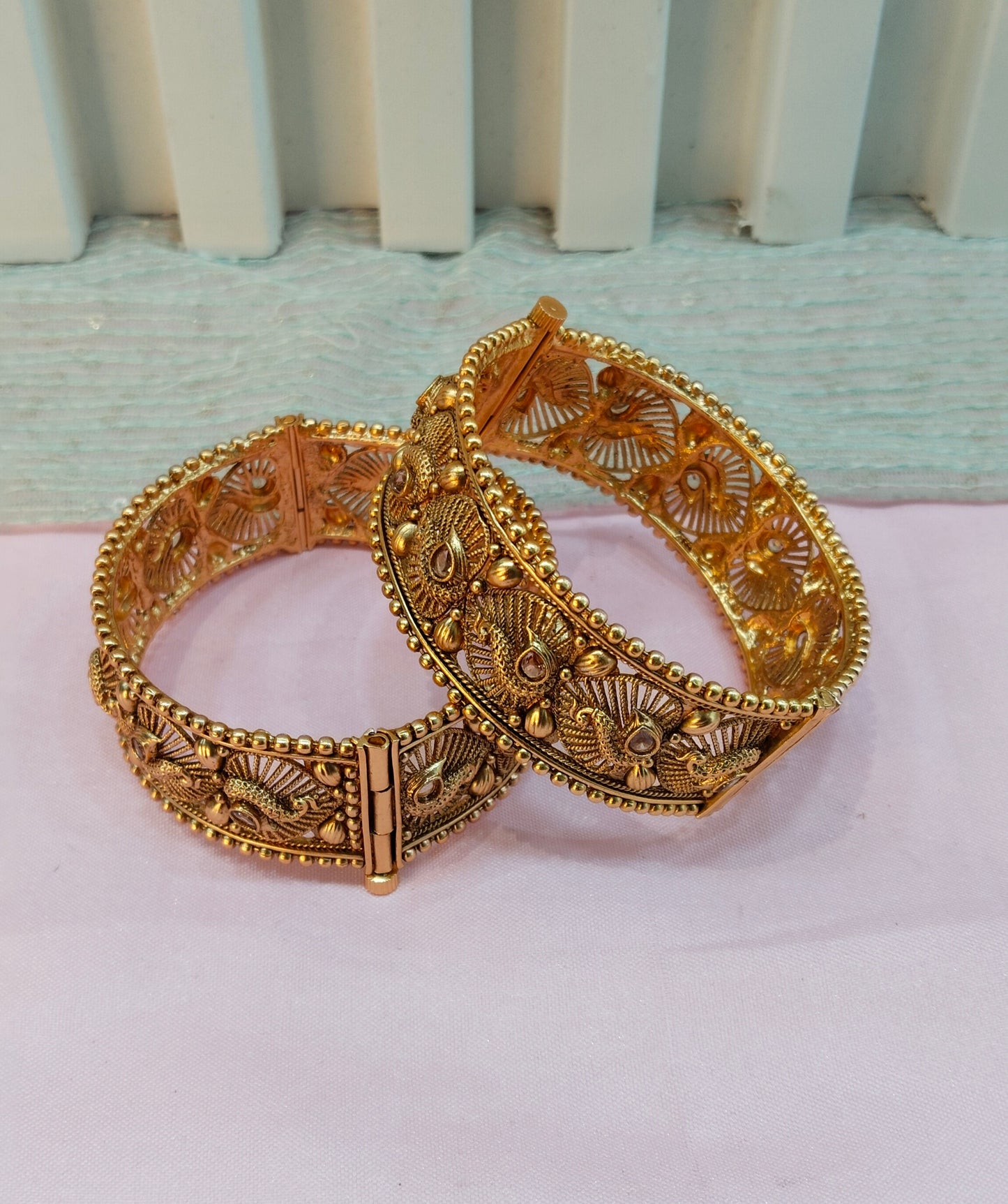 2.6 Size Indian bangles jewelry /Traditional bollywood jewelry/Screw Gold bangles