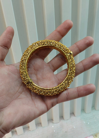 2.6 Size Indian bangles jewelry /Traditional bollywood jewelry/ Screw Gold bangles