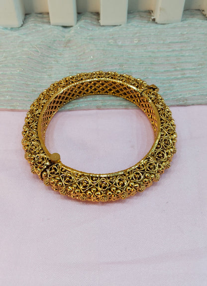 2.6 Size Indian bangles jewelry /Traditional bollywood jewelry/ Screw Gold bangles