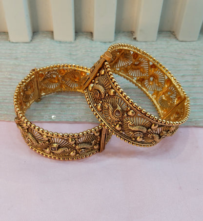 2.4 Size Indian bangles jewelry /Traditional bollywood jewelry/Screw Gold bangles