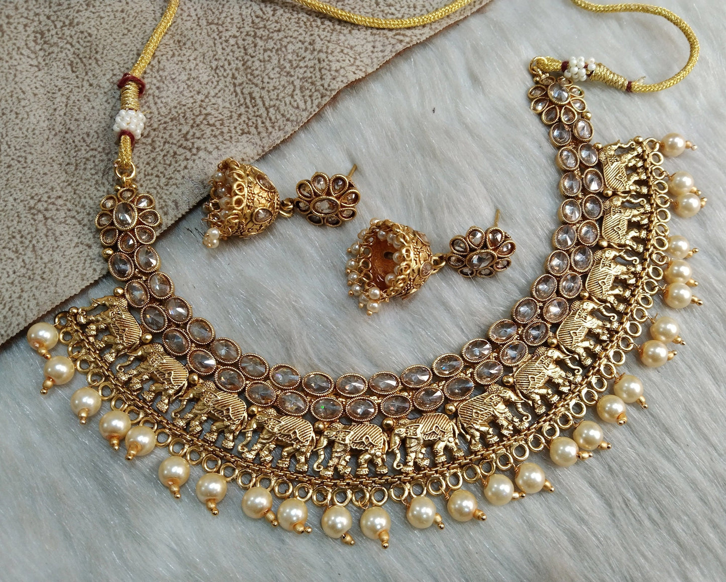 Indisches Goldschmuck-Halsketten-Set / Bollywood-Stil / Gold-Olean-Halsketten-Set